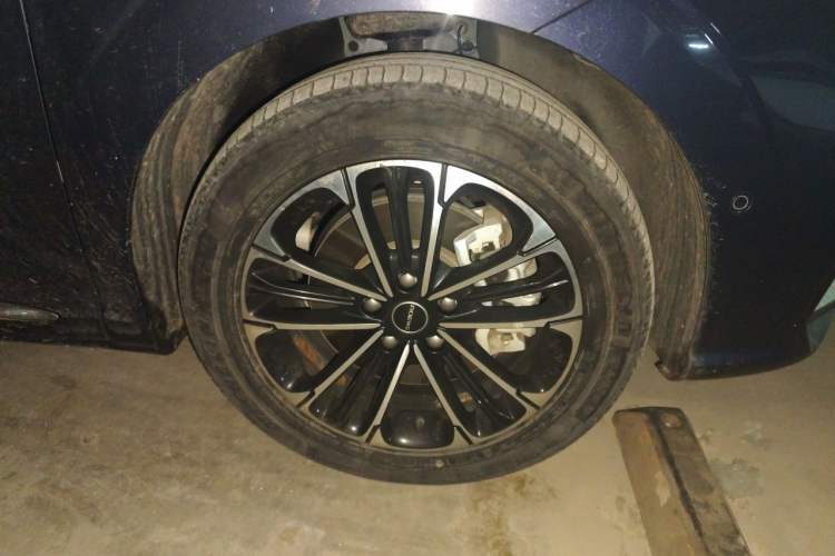 Used Roewe iMAX8 2021 400TGI Supreme Series Ultimate Edition Right Front Wheel Hub