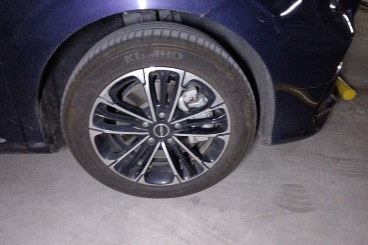 Used Roewe iMAX8 2021 400TGI Supreme Series Prestige Edition Right Front Wheel Hub