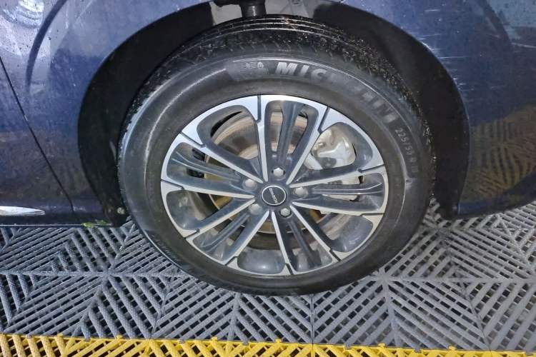Used Roewe iMAX8 2021 400TGI Supreme Series Prestige Edition Right Front Wheel Hub