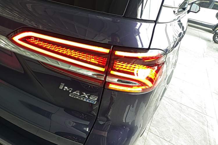 Used Roewe iMAX8 2021 400TGI Supreme Series Ultimate Edition Right Rear Taillight