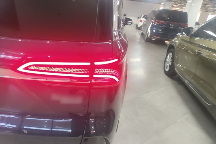 Used Roewe iMAX8 2021 400TGI Supreme Series Prestige Edition Right Rear Taillight