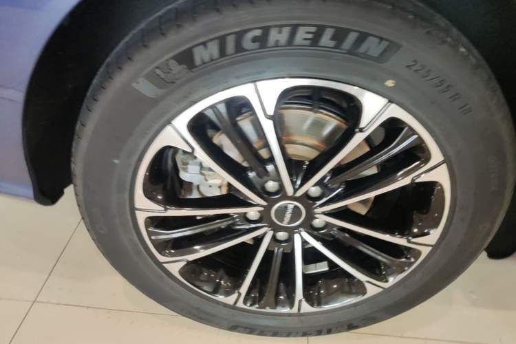 Used Roewe iMAX8 2021 400TGI Supreme Series Prestige Edition Right Rear Wheel Hub