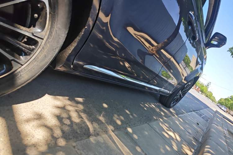 Used Roewe iMAX8 2021 400TGI Supreme Series Prestige Edition Right Side Sill