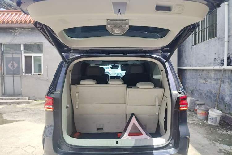 Used Roewe iMAX8 2021 400TGI Supreme Series Prestige Edition Trunk