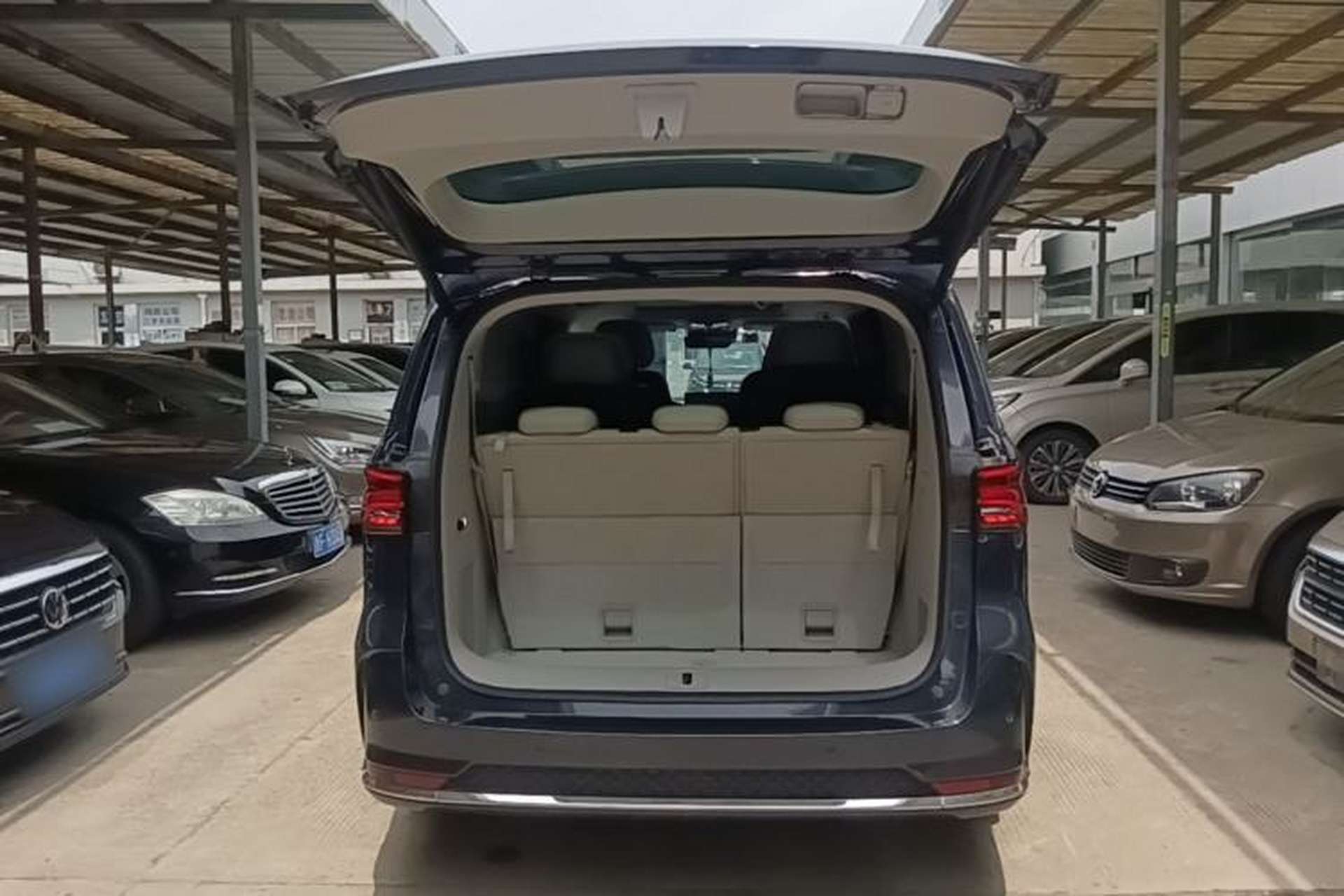 Used Roewe iMAX8 2021 400TGI Supreme Series Ultimate Edition Trunk