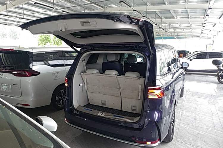 Used Roewe iMAX8 2021 400TGI Supreme Series Ultimate Edition Trunk