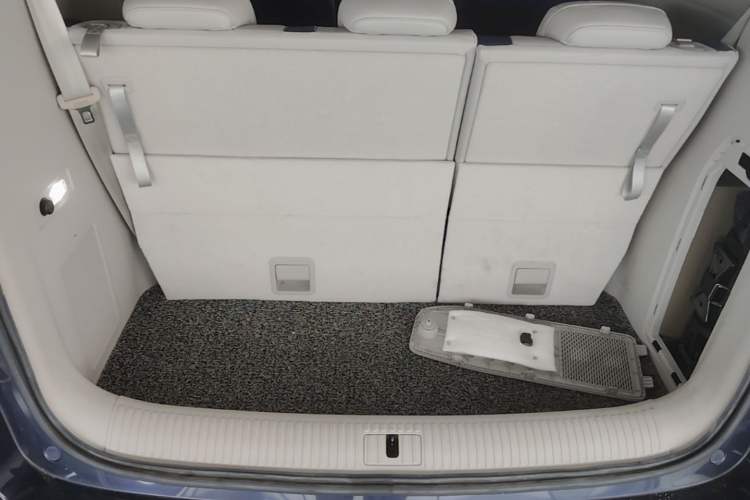 Used Roewe iMAX8 2021 400TGI Supreme Series Prestige Edition Trunk