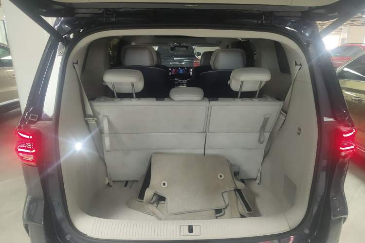 Used Roewe iMAX8 2021 400TGI Supreme Series Prestige Edition Trunk