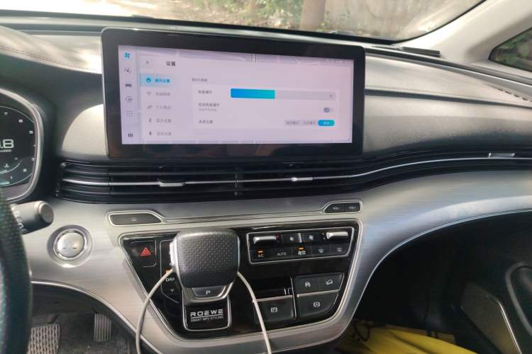 Used Roewe iMAX8 2021 400TGI Supreme Series Prestige Edition Audio And AC Panel