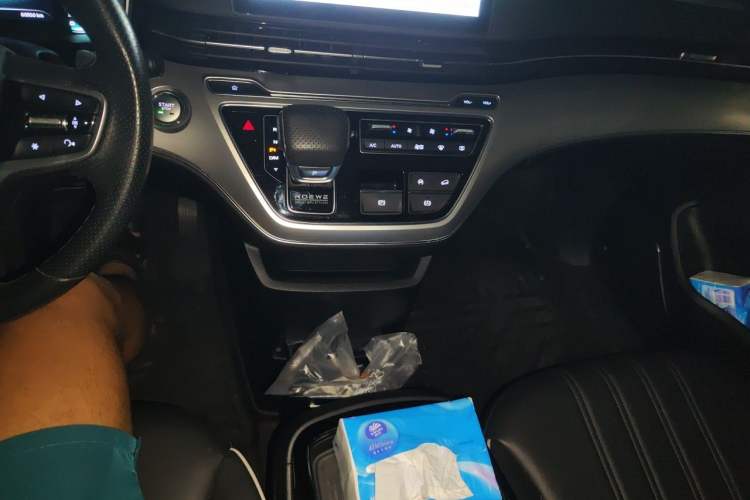 Used Roewe iMAX8 2021 400TGI Flagship Edition Audio And AC Panel