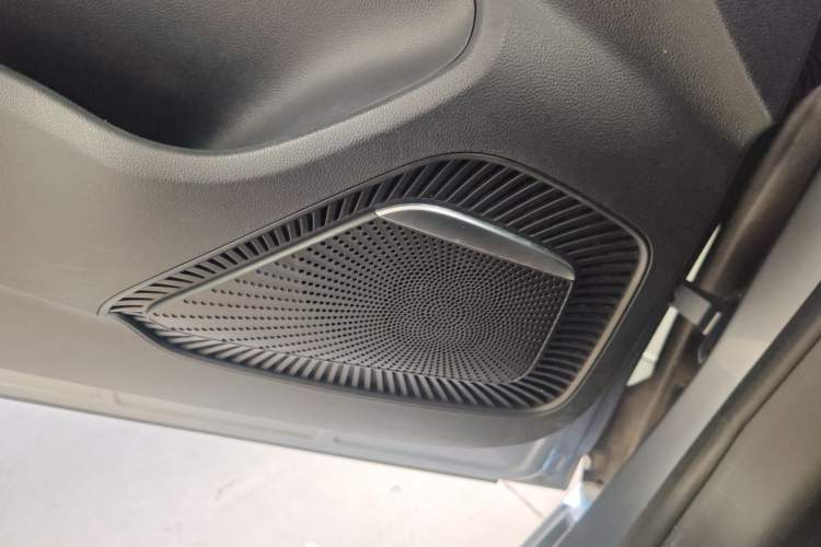 Used Roewe iMAX8 2021 400TGI Flagship Edition Audio And AC Panel