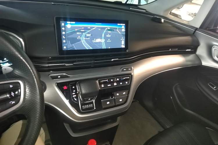 Used Roewe iMAX8 2021 400TGI Flagship Edition Audio And AC Panel