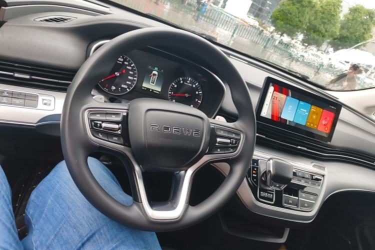Used Roewe iMAX8 2021 Model 400TGI Exclusive Version for Key Accounts Center Console