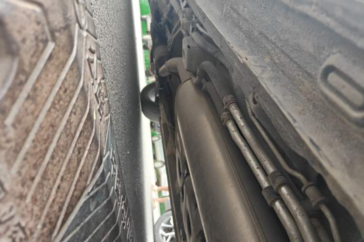 Used Roewe iMAX8 2021 Model 400TGI Exclusive Version for Key Accounts Chassis Rear Left