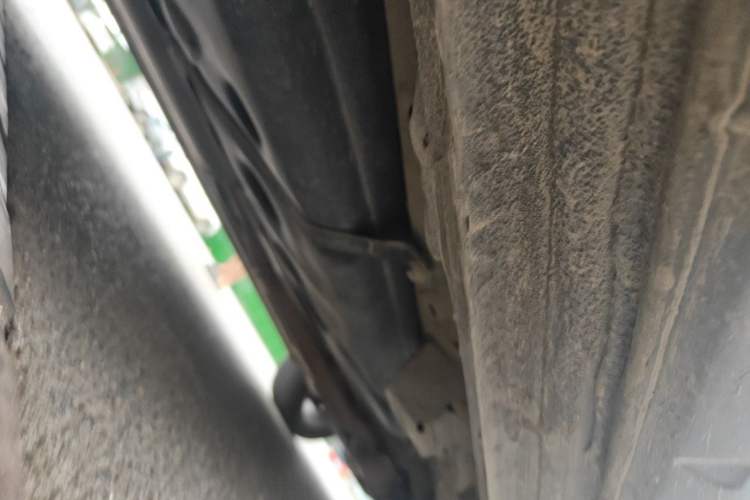 Used Roewe iMAX8 2021 Model 400TGI Exclusive Version for Key Accounts Chassis Rear Right