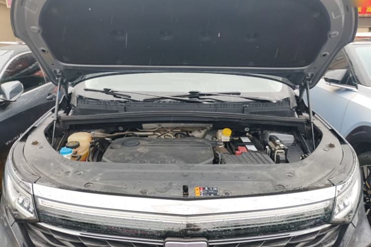 Used Roewe iMAX8 2021 Model 400TGI Exclusive Version for Key Accounts Engine Bay