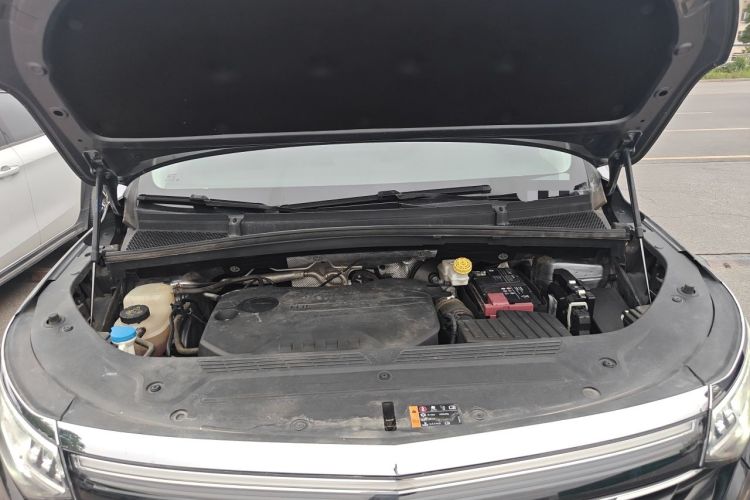Used Roewe iMAX8 2021 Model 400TGI Exclusive Version for Key Accounts Engine Bay