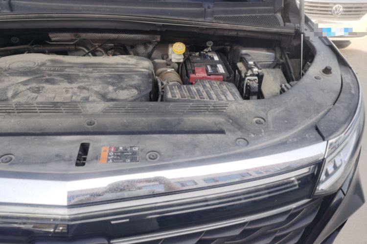 Used Roewe iMAX8 2021 Model 400TGI Exclusive Version for Key Accounts Engine Bay Left