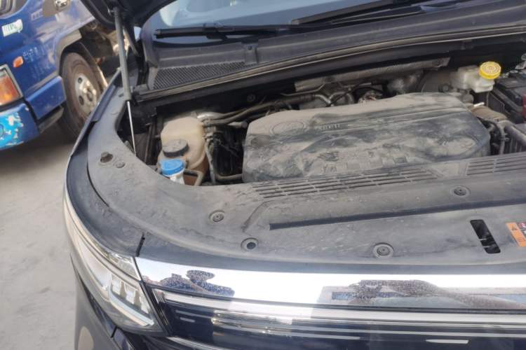 Used Roewe iMAX8 2021 Model 400TGI Exclusive Version for Key Accounts Engine Bay Right