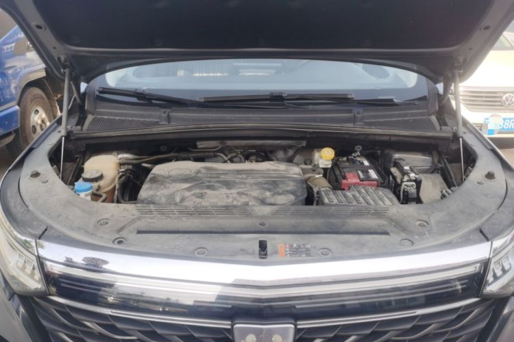 Used Roewe iMAX8 2021 Model 400TGI Exclusive Version for Key Accounts Engine Bay