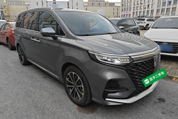 Used Roewe iMAX8 2021 400TGI Supreme Series Prestige Edition Front Right 45 Deg