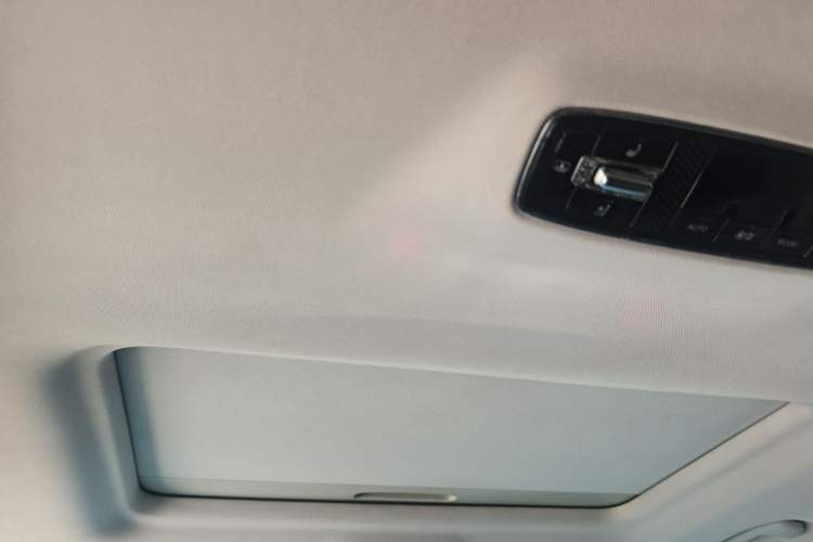 Used Roewe iMAX8 2021 400TGI Supreme Series Prestige Edition Headliner