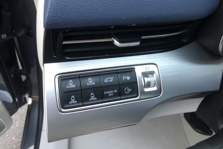 Used Roewe iMAX8 2021 400TGI Supreme Series Ultimate Edition Interior 12