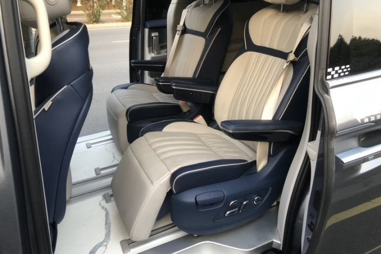 Used Roewe iMAX8 2021 400TGI Supreme Series Ultimate Edition Interior 6