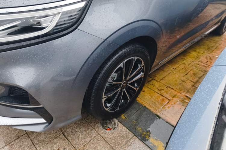 Used Roewe iMAX8 2021 Model 400TGI Exclusive Version for Key Accounts Left Front Wheel Hub