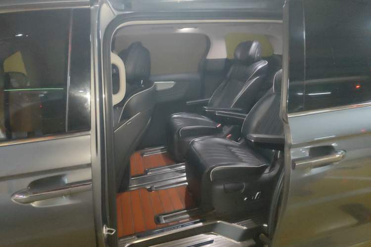 Used Roewe iMAX8 2021 400TGI Supreme Series Lu Zun Edition Left Rear Seat