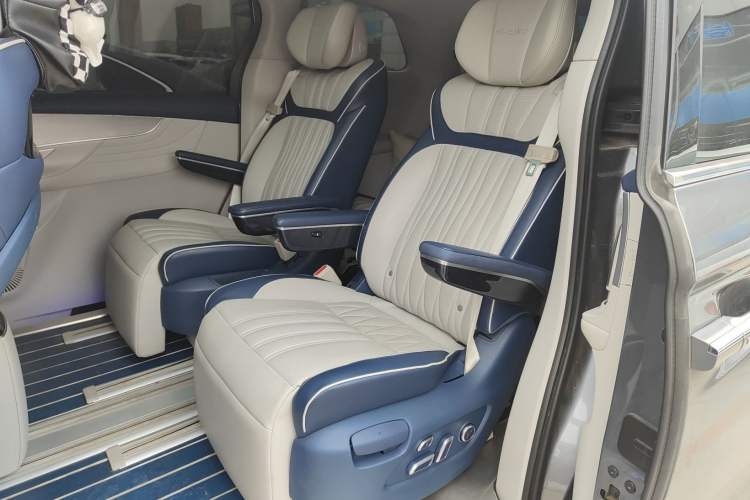 Used Roewe iMAX8 2021 400TGI Supreme Series Ultimate Edition Left Rear Seat