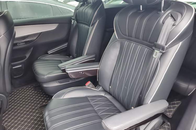 Used Roewe iMAX8 2021 Model 400TGI Exclusive Version for Key Accounts Left Rear Seat