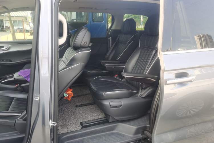 Used Roewe iMAX8 2021 Model 400TGI Exclusive Version for Key Accounts Left Rear Seat
