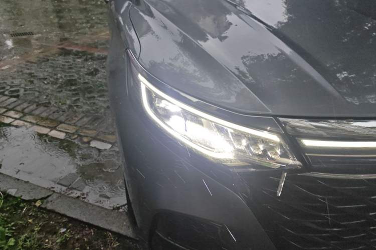 Used Roewe iMAX8 2021 400TGI Supreme Series Ultimate Edition Right Front Headlight