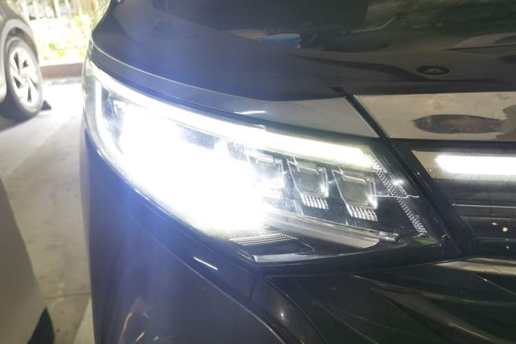 Used Roewe iMAX8 2021 400TGI Supreme Series Prestige Edition Right Front Headlight