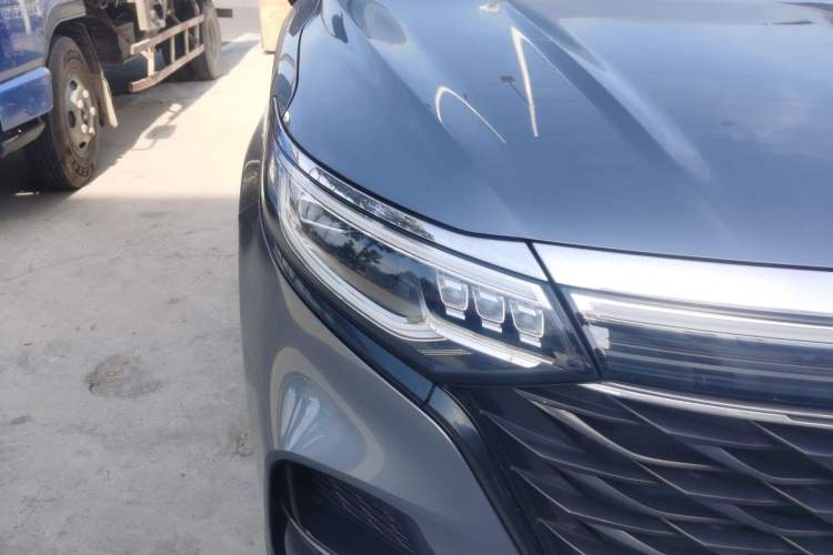 Used Roewe iMAX8 2021 Model 400TGI Exclusive Version for Key Accounts Right Front Headlight