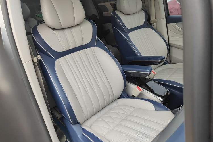 Used Roewe iMAX8 2021 400TGI Supreme Series Ultimate Edition Right Front Seat