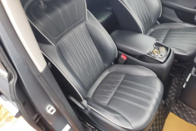 Used Roewe iMAX8 2021 Model 400TGI Exclusive Version for Key Accounts Right Front Seat
