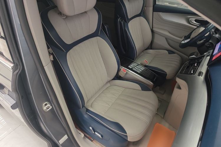 Used Roewe iMAX8 2021 400TGI Supreme Series Ultimate Edition Right Front Seat