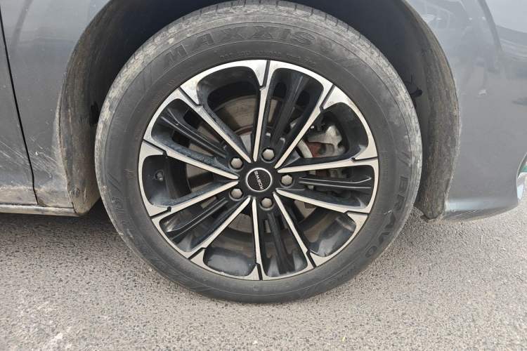 Used Roewe iMAX8 2021 Model 400TGI Exclusive Version for Key Accounts Right Front Wheel Hub