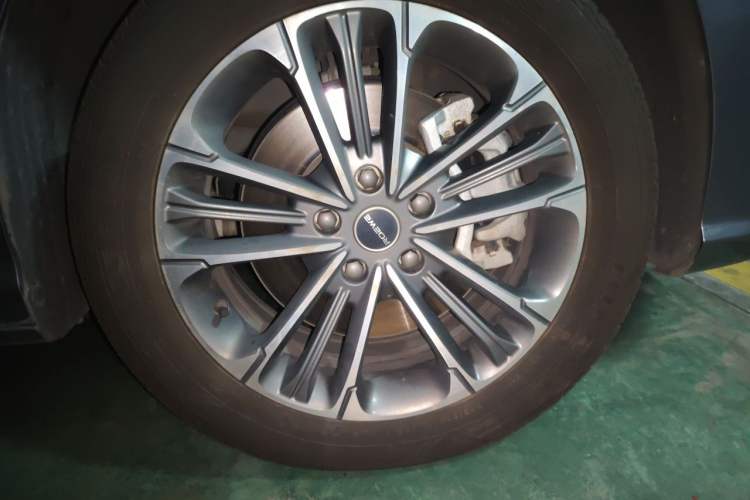 Used Roewe iMAX8 2021 400TGI Flagship Edition Right Front Wheel Hub