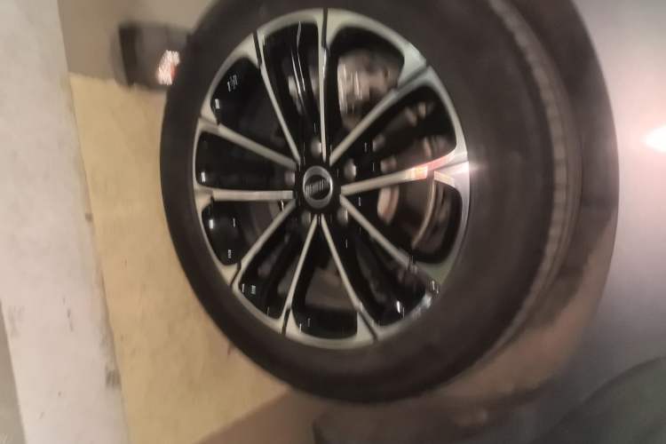Used Roewe iMAX8 2021 400TGI Supreme Series Prestige Edition Right Front Wheel Hub