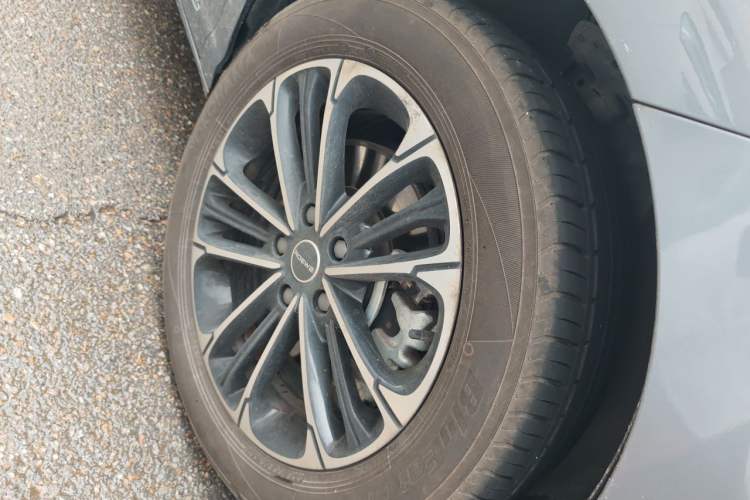 Used Roewe iMAX8 2021 400TGI Supreme Series Lu Zun Edition Right Front Wheel Hub