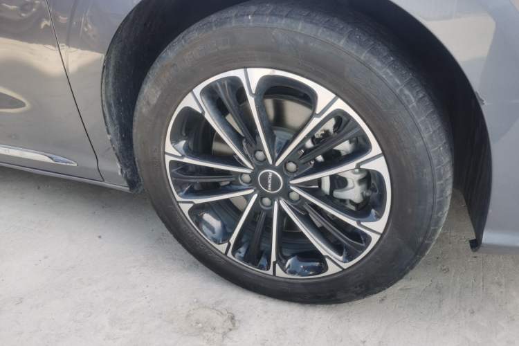 Used Roewe iMAX8 2021 Model 400TGI Exclusive Version for Key Accounts Right Front Wheel Hub