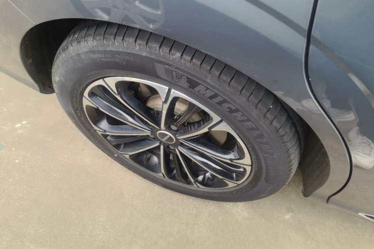 Used Roewe iMAX8 2021 400TGI Supreme Series Prestige Edition Right Rear Wheel Hub