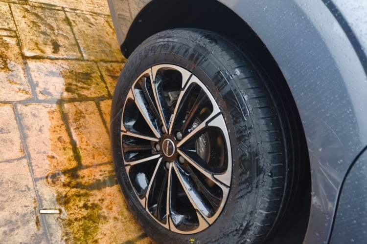 Used Roewe iMAX8 2021 Model 400TGI Exclusive Version for Key Accounts Right Rear Wheel Hub