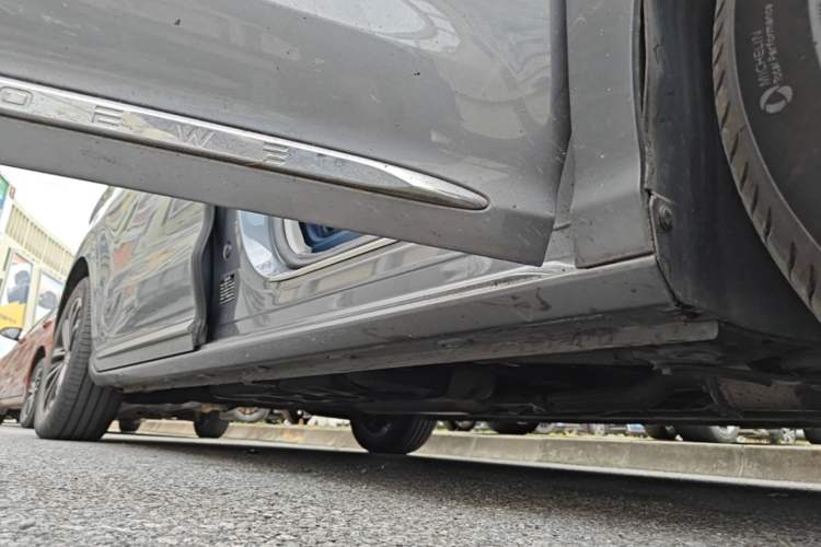 Used Roewe iMAX8 2021 400TGI Supreme Series Prestige Edition Right Side Sill
