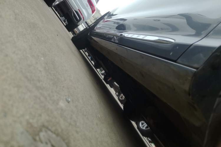 Used Roewe iMAX8 2021 400TGI Supreme Series Prestige Edition Right Side Sill
