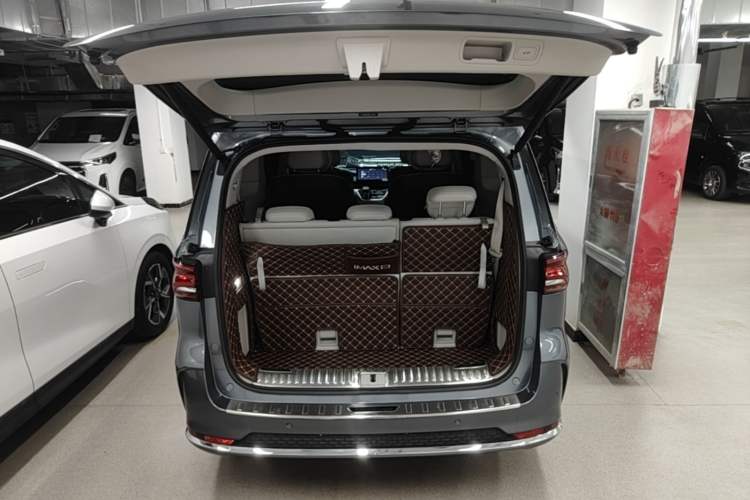 Used Roewe iMAX8 2021 400TGI Supreme Series Prestige Edition Trunk