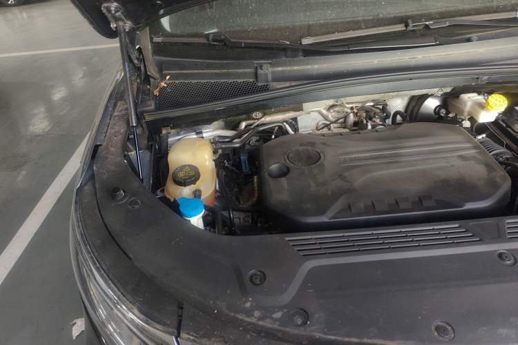 Used Roewe iMAX8 2021 Model 400TGI Exclusive Version for Key Accounts Engine Bay Right
